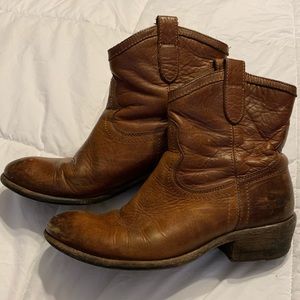 ❌SOLD❌ Frye Perfect Distressed Low Boots